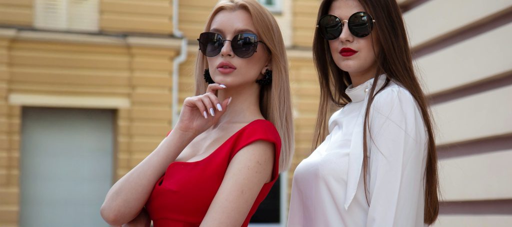 Блог 42 Фотозйомка окулярів: як підкреслити стиль і особливості товару